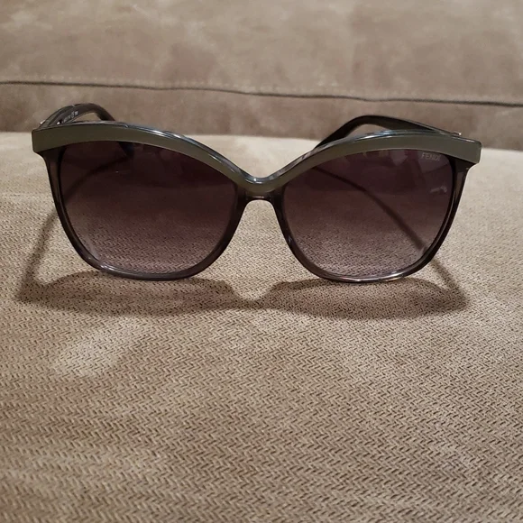 Fendi | Accessories | Fendi Fs5287 Sunglasses | Poshmark display picture 1